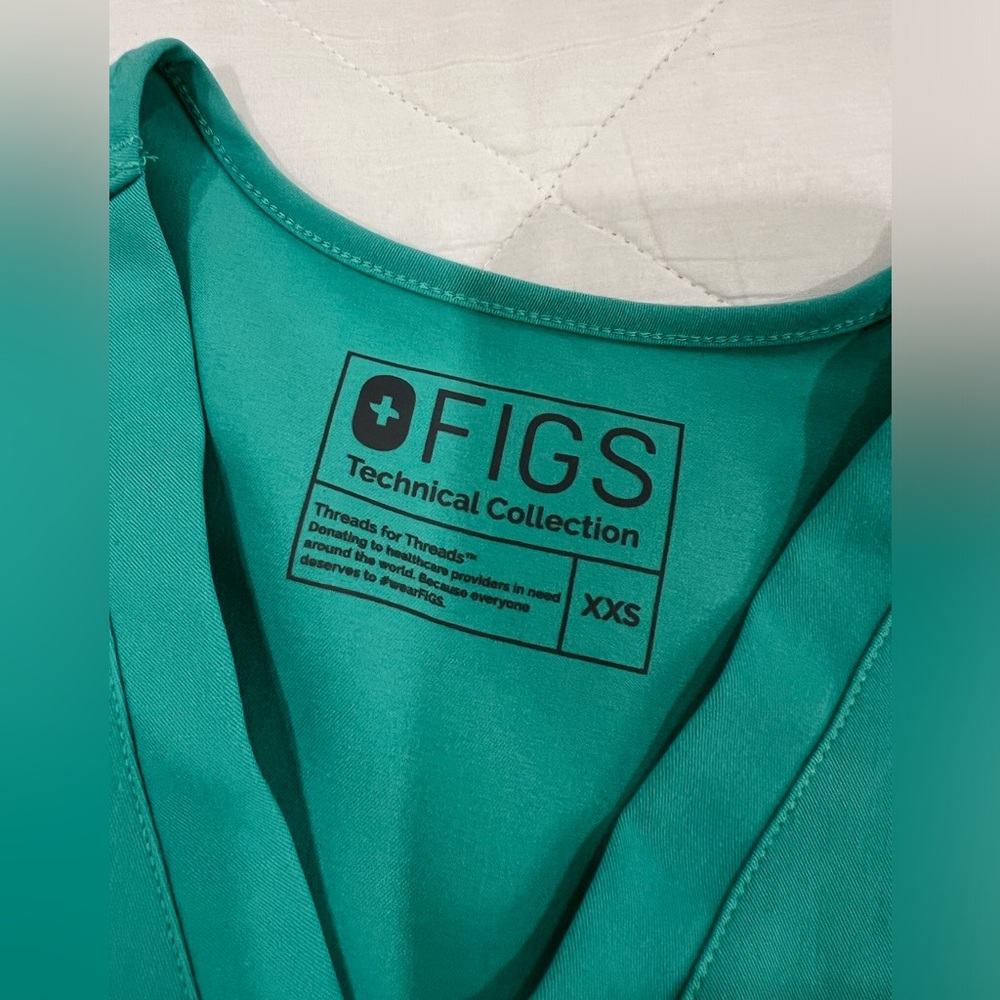 Figs Catarina one pocket top. Size XXS. Color is surgical green.